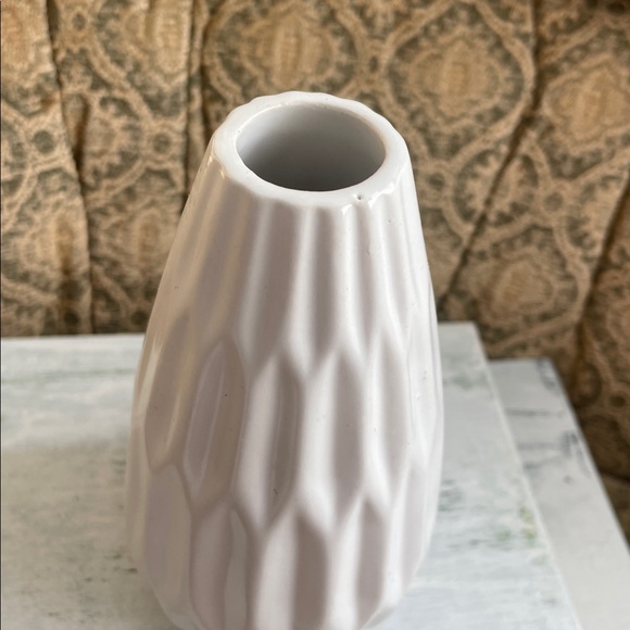 White pinecone and pattern ceramic Flower Vases - Picture 13 of 16